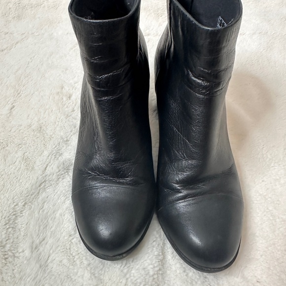 Clark’s Enfield Tess leather zip ankle boots - Picture 2 of 7